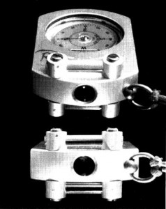 „Suunto“ compass with its supplementary device